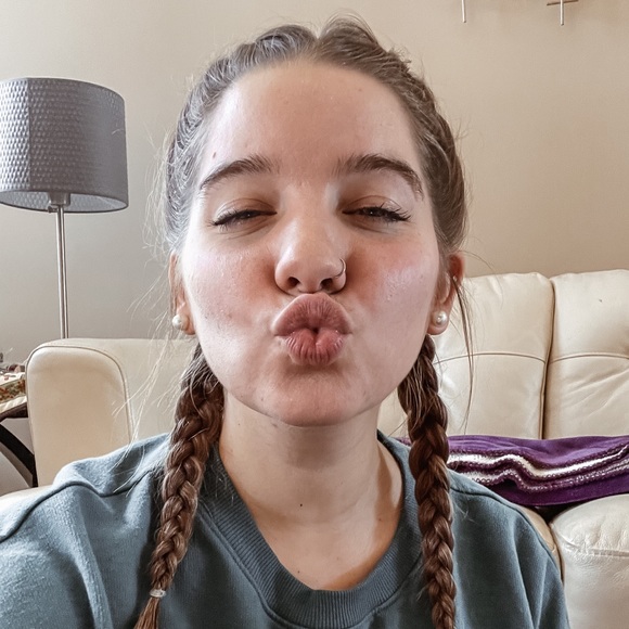 Meet your Posher, Melissa - Picture 3 of 8